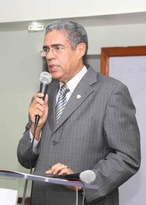 rector habla en diplomado