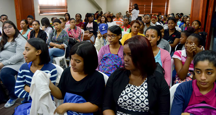 Banco Adopem y UNEV Auspician Charla: “Retos y Habilidades para el Nuevo Milenio”