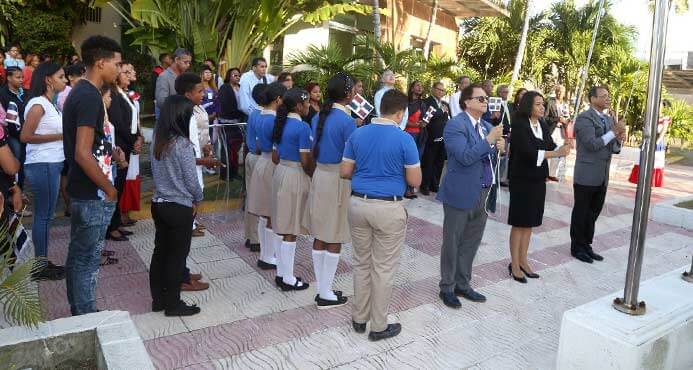 UNEV Realiza Enhestamiento de la Bandera en Ocasión al 176 Aniversario de la Independencia Nacional