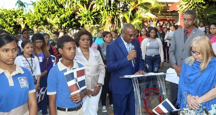 UNEV Realiza Enhestamiento de la Bandera en Ocasión al 176 Aniversario de la Independencia Nacional 