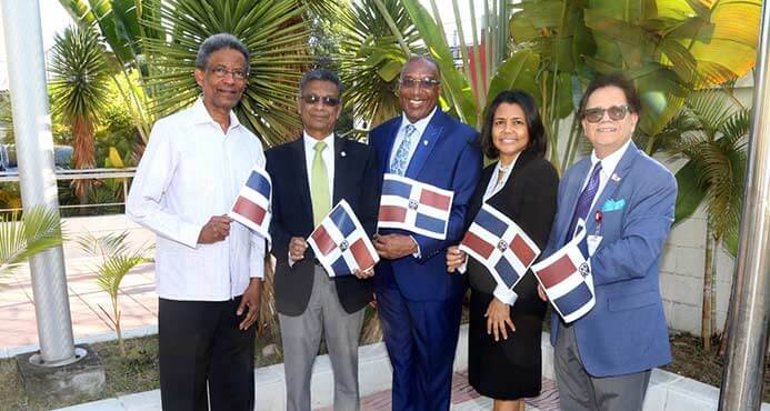 UNEV Realiza Enhestamiento de la Bandera en Ocasión al 176 Aniversario de la Independencia Nacional 