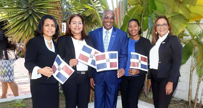 UNEV Realiza Enhestamiento de la Bandera en Ocasión al 176 Aniversario de la Independencia Nacional 