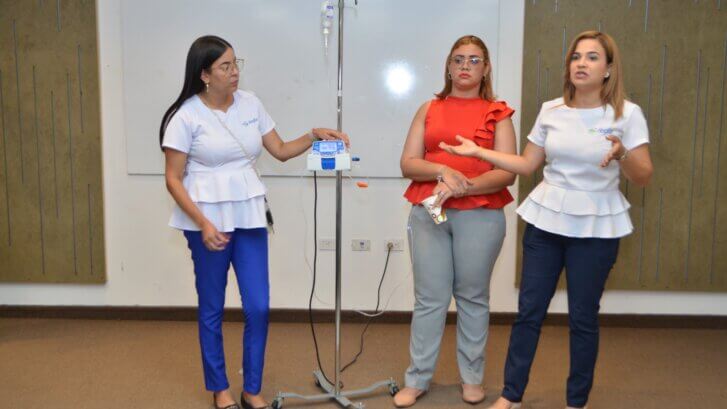 Hospifar realiza charla en la Universidad Nacional Evangélica sobre las bombas de  alimentación Kangaroo y Agilia