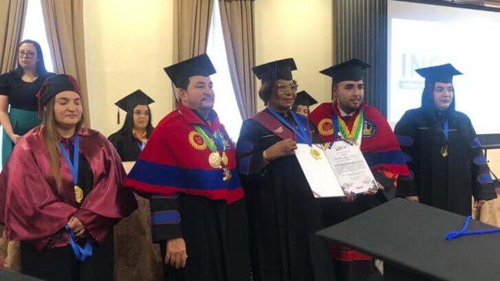 Reconocen con título honorífico en Costa Rica a Vicerrectora Académica de la UNEV