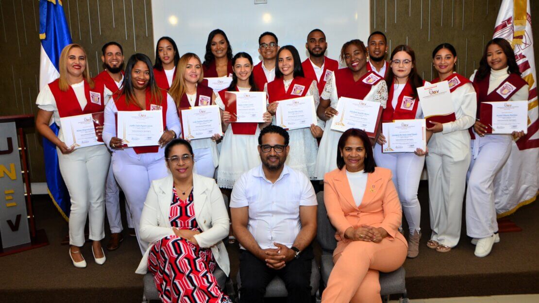 UNEV entrega certificados en clausura de diplomado en Instrumentación Quirúrgica