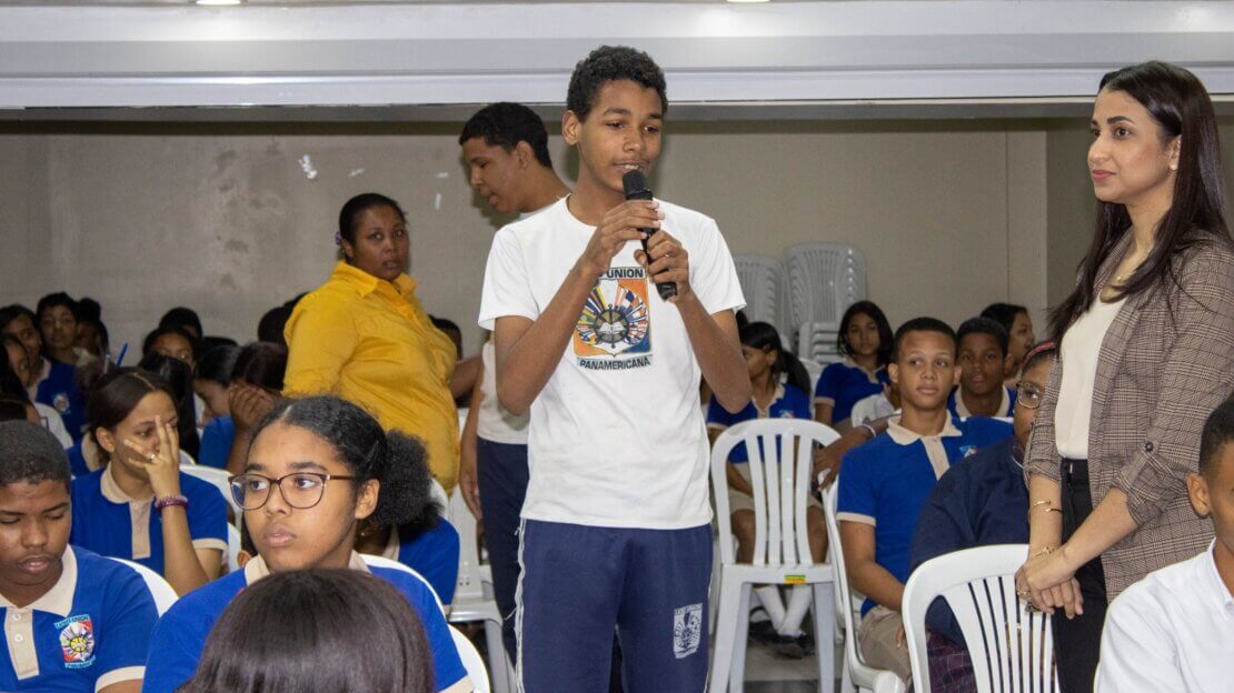 UNEV realiza conversatorio sobre prevención de violencia con estudiantes del Liceo Unión Panamericana