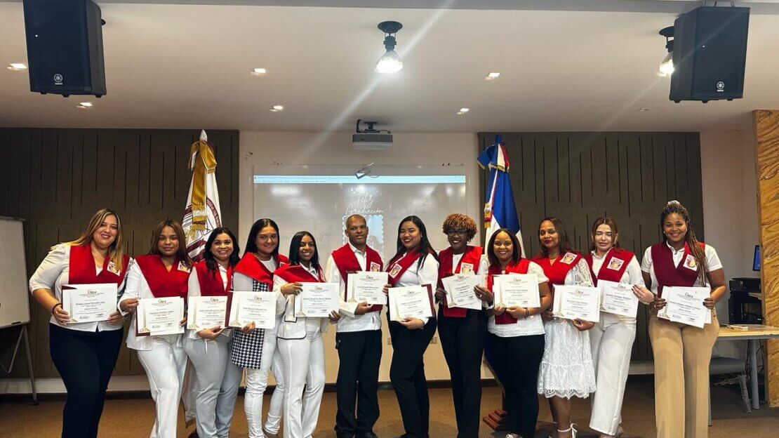 UNEV gradúa estudiantes del diplomado sobre Gestión Humana en Santiago