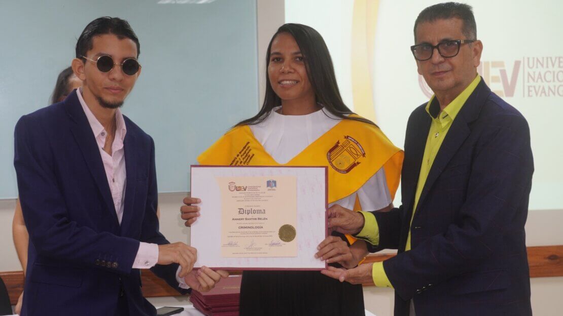 Educación Continua de UNEV entregó 57 certificaciones tras finalizar diplomados y talleres