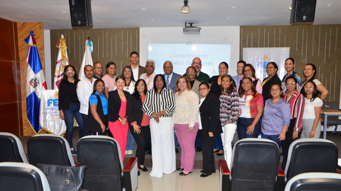 Conversatorio Taller "Alto Nivel en Valores" en la Universidad Nacional Evangélica (UNEV)