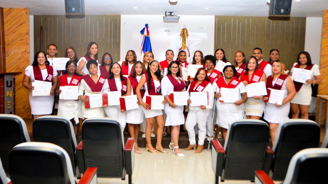 Departamento de Educación Continua de la UNEV Clausura Diplomado en Hemodiálisis y Diálisis Peritoneal