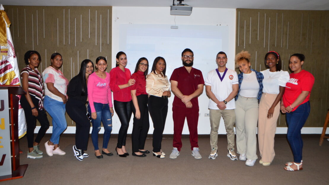 La Escuela de Nutrición de la UNEV Imparte Seminario de Casos Clínicos en Alimentación y Nutrición Especializada