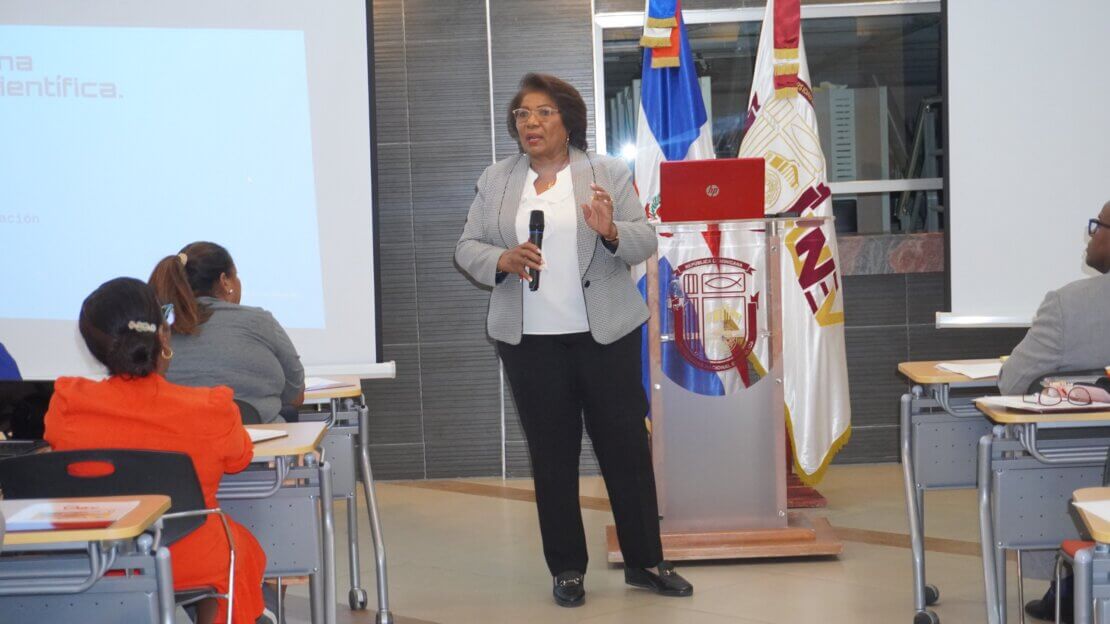 Vicerrectoría Académica imparte taller de Metodología Científica