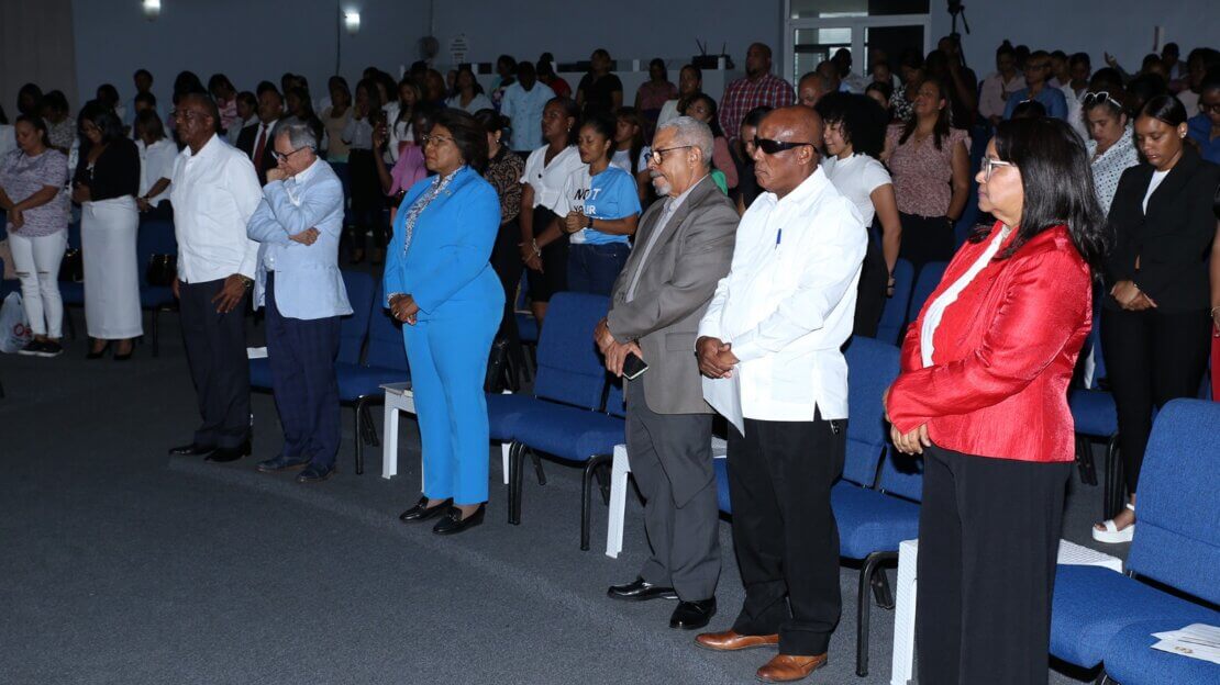 Graduandos y autoridades de UNEV agradecen a Dios por Graduación 68