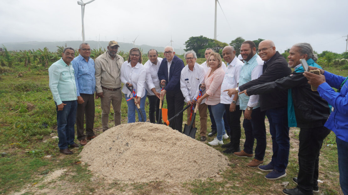 Primer picazo para construcción de fábrica de abono orgánico en Pedernales