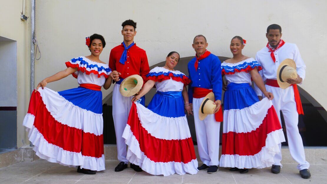 El Arte y la Cultura en Movimiento: Lanzamiento del Grupo Folclórico en la UNEV