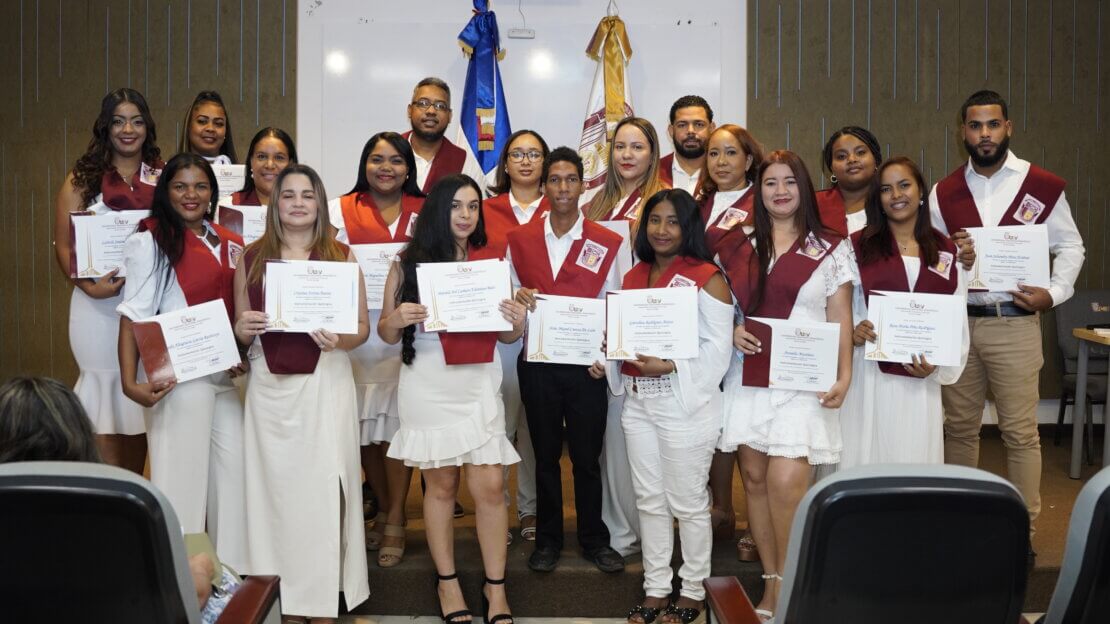 Educación Continua en Santiago certifica más de 30 estudiantes que cursaron diplomados