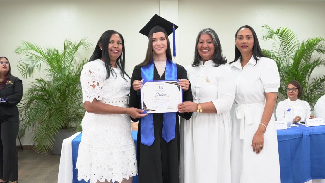 “20 años formando futuro: el Rector de la UNEV exalta la educación como tesoro de vida en histórica XVII Graduación del Colegio Uneviano”